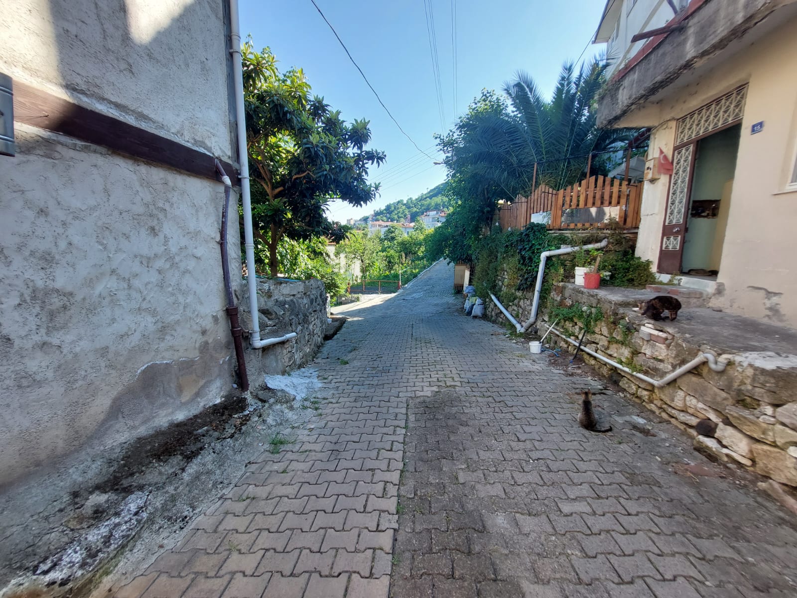 TAŞBAŞI MAHALLESİNDE SATILIK 2+1 EV